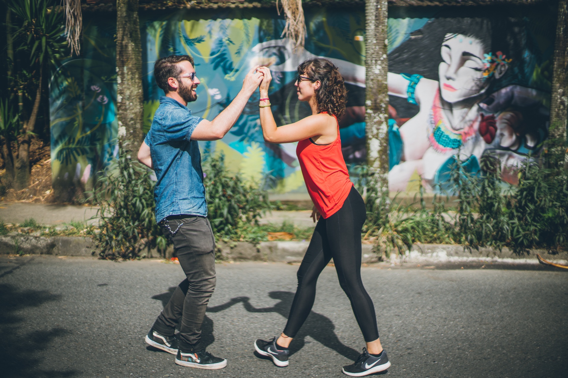 Couple dancing salsa in Medellín